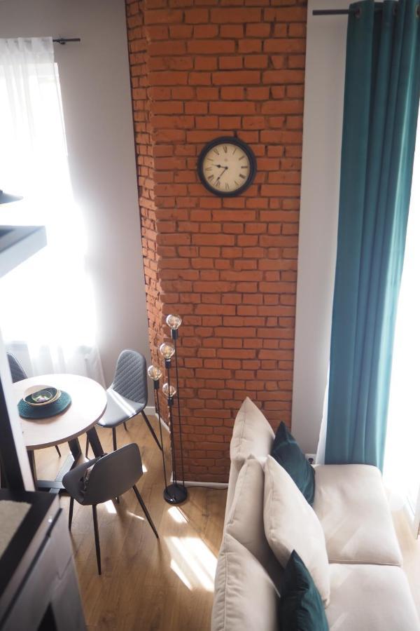 - Piotrkowska 37 *